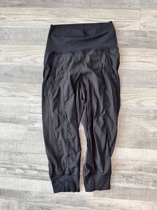 lululemon athletica Pants - Lululemon Black Cropped Dance Studio Jogger Pants Women's Size 4 L18
